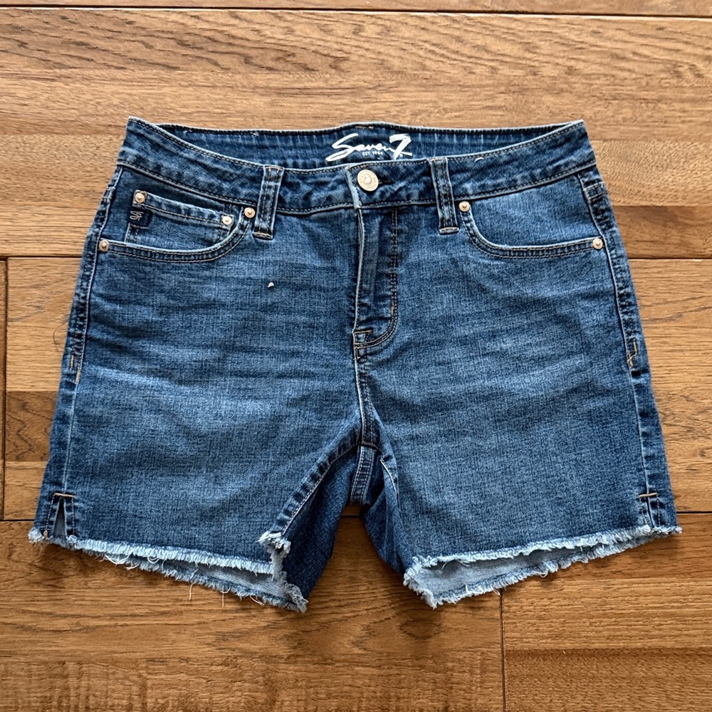 NWOT Seven7 Medium Blue Frayed Hem Denim Shorts 4